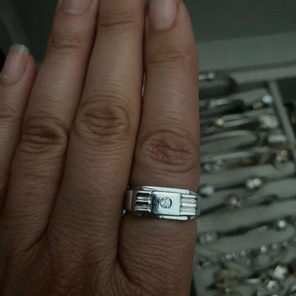 Mens gold ring - Picture 1 of 5